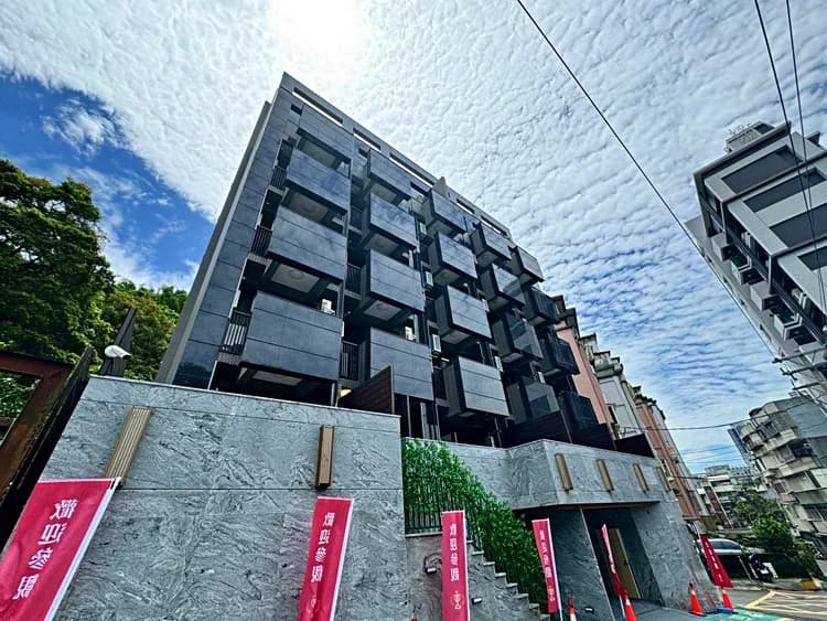 demo_house